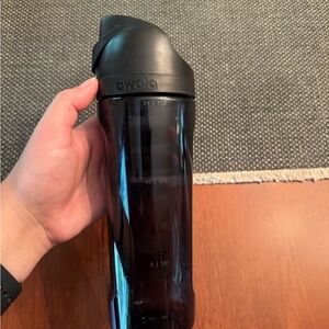 Owala Black Water Bottle 24 oz